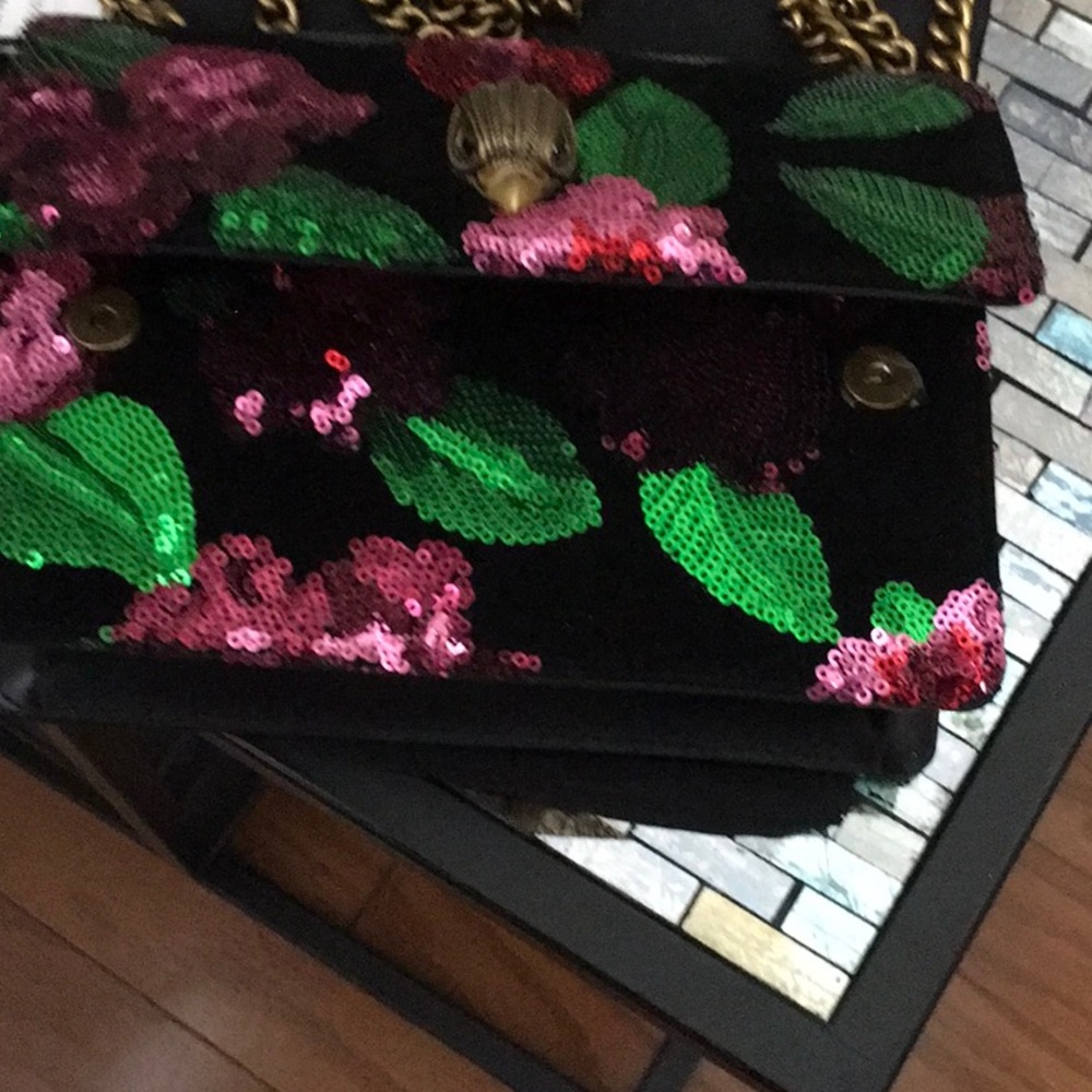 - Kurt Geiger London Kurt Geiger London
Shoreditch Floral Sequin Small Cro… - Picture 16 of 16